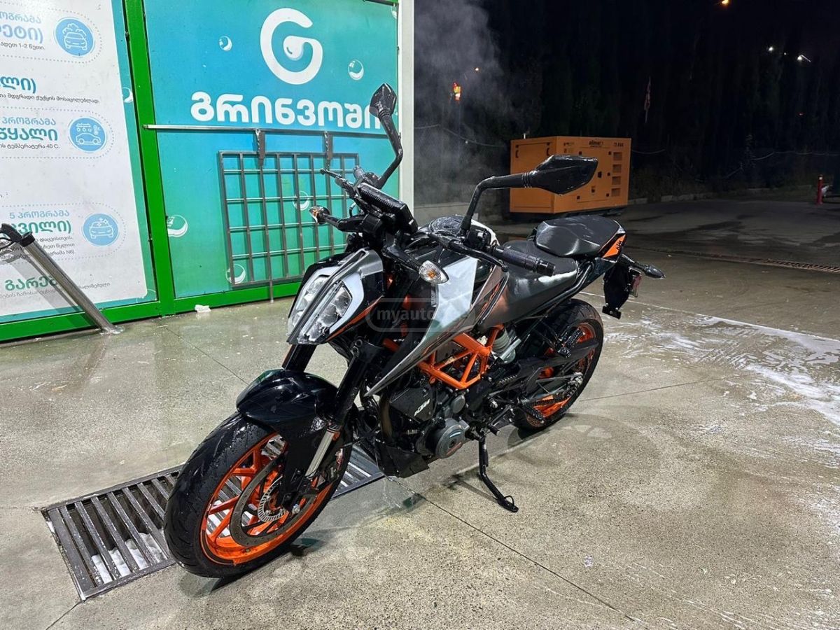 KTM 390 Duke 2022 — photo 2