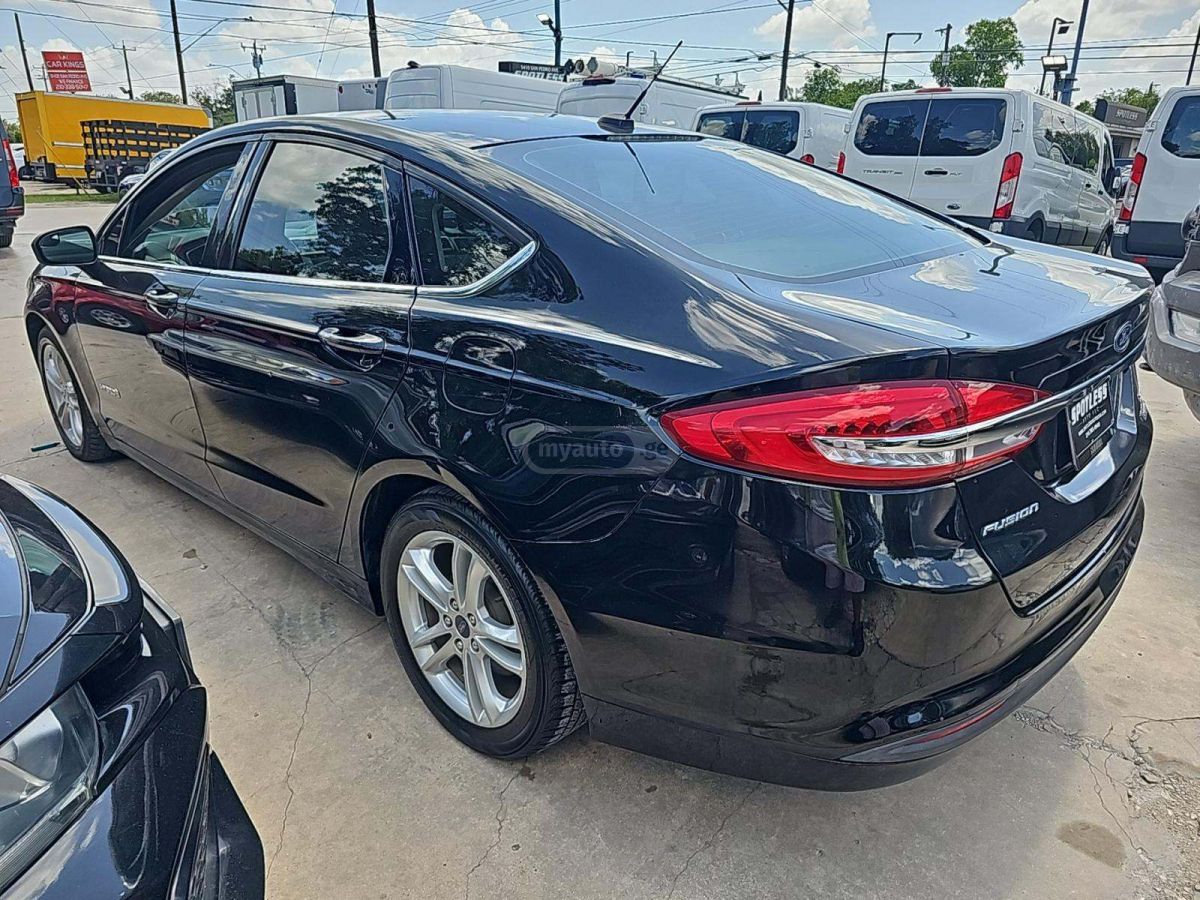 Ford Fusion 2018 — photo 2