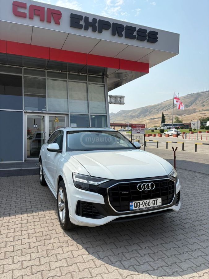 Audi Q8 2018 — photo 2