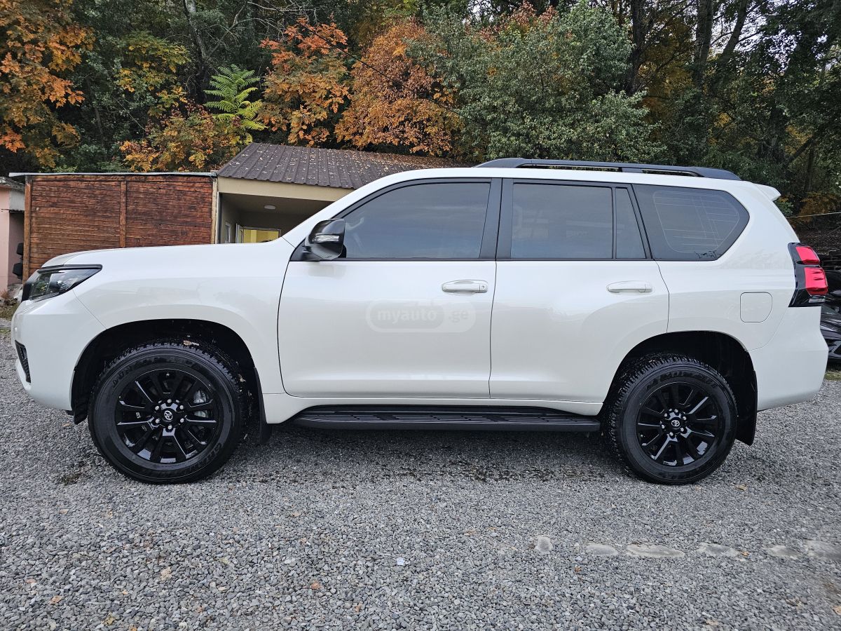 Toyota Land Cruiser Prado 2023 — photo 2