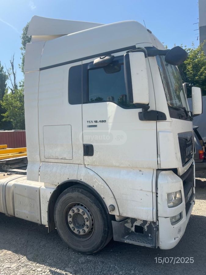 Isuzu TGX