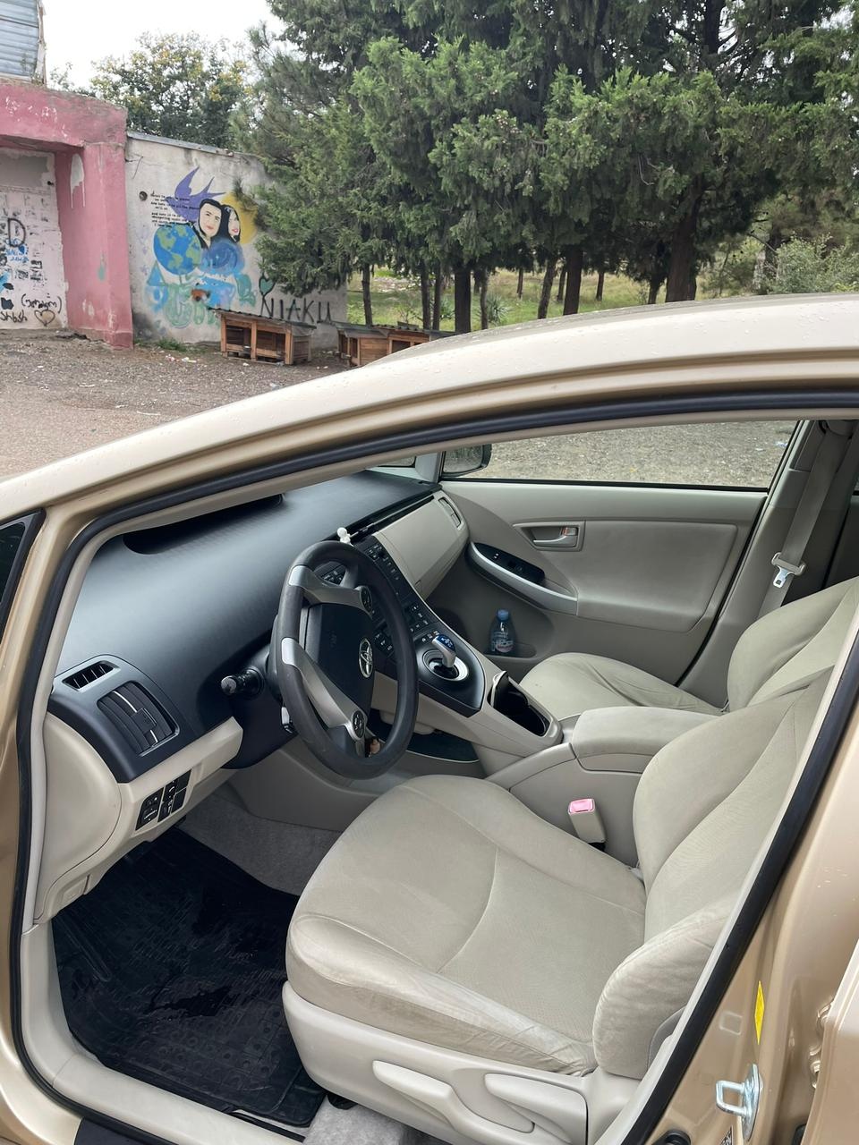 Toyota Prius 2010 — photo 2