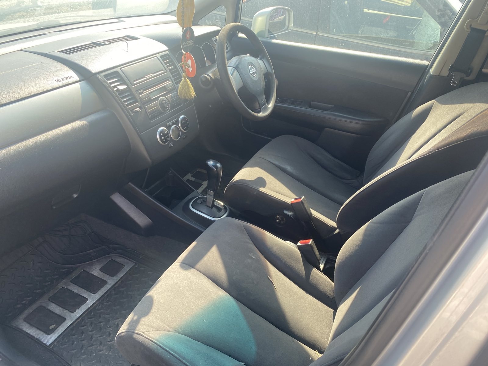 Nissan Latio 2007 — photo 2