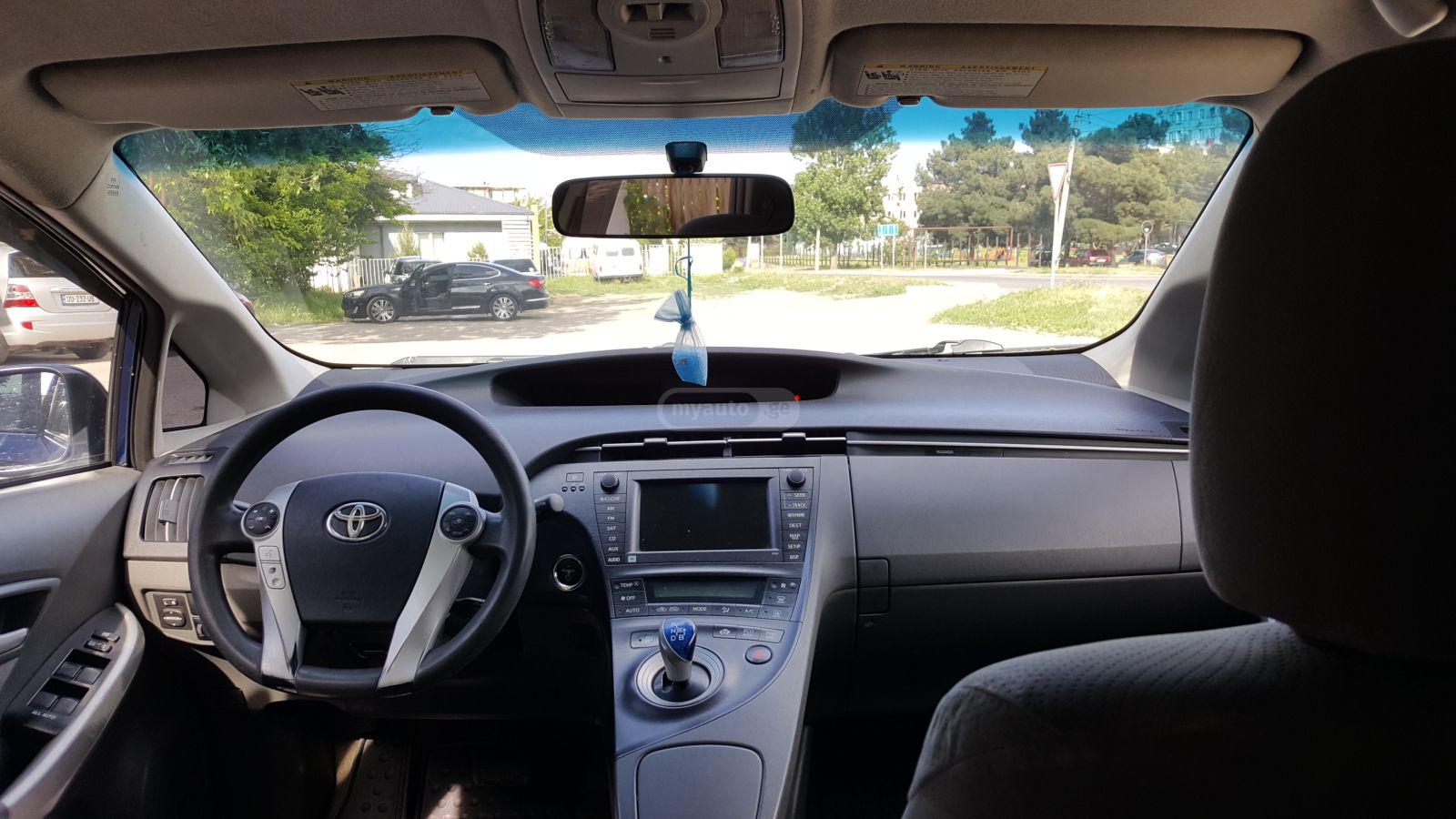 Toyota Prius 2012 — photo 2