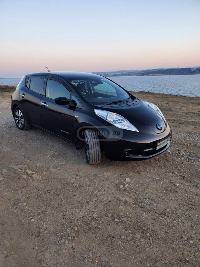 Nissan Leaf 2017 — photo 2