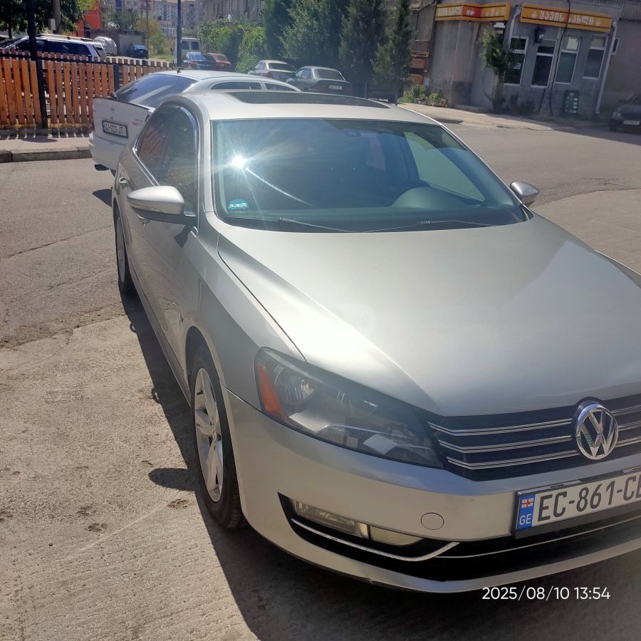 Volkswagen Passat 2011 — photo 2