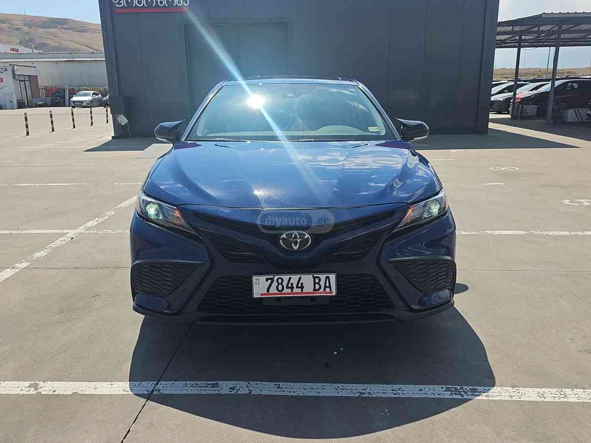 Toyota Camry 2024 — photo 2