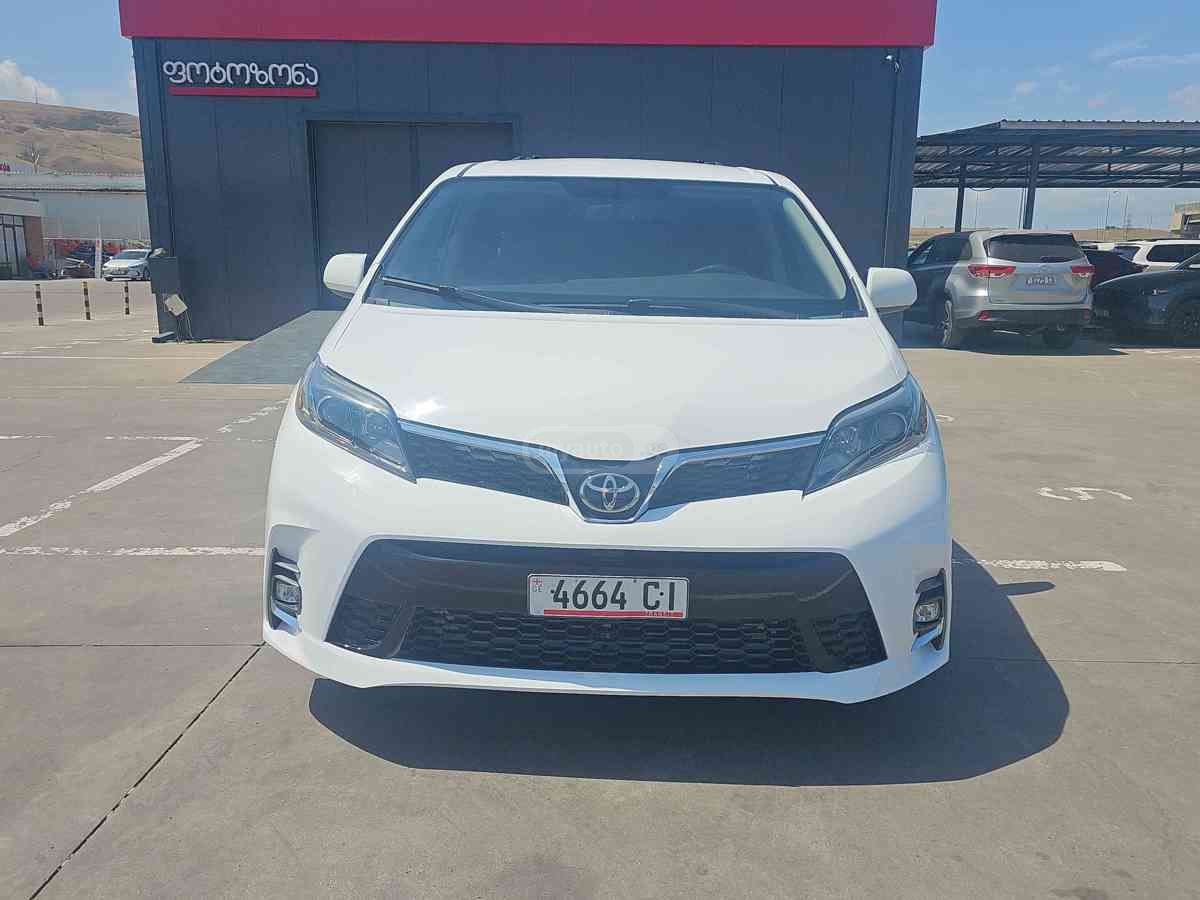 Toyota Sienna 2015 — photo 2