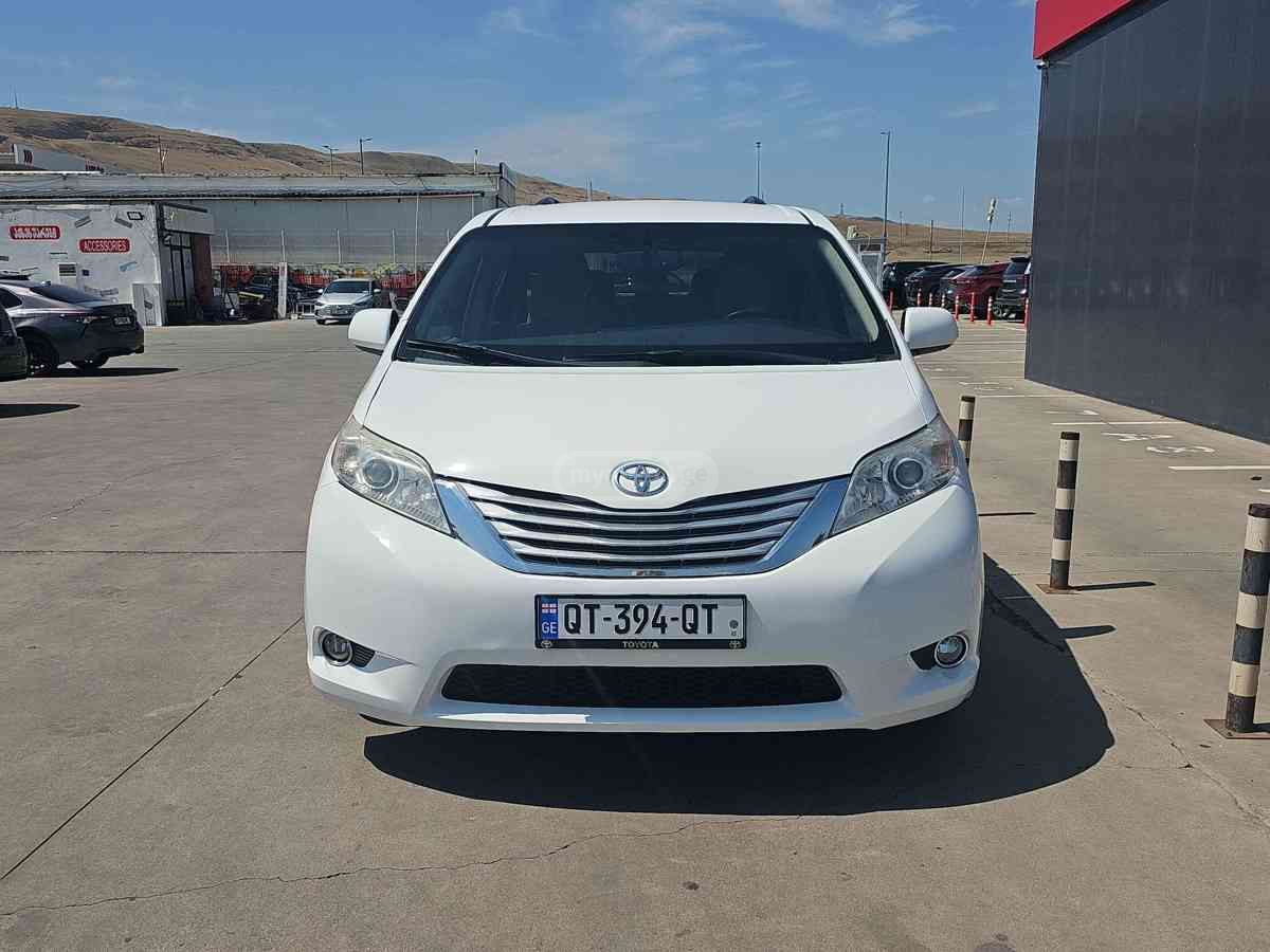 Toyota Sienna 2015 — photo 2
