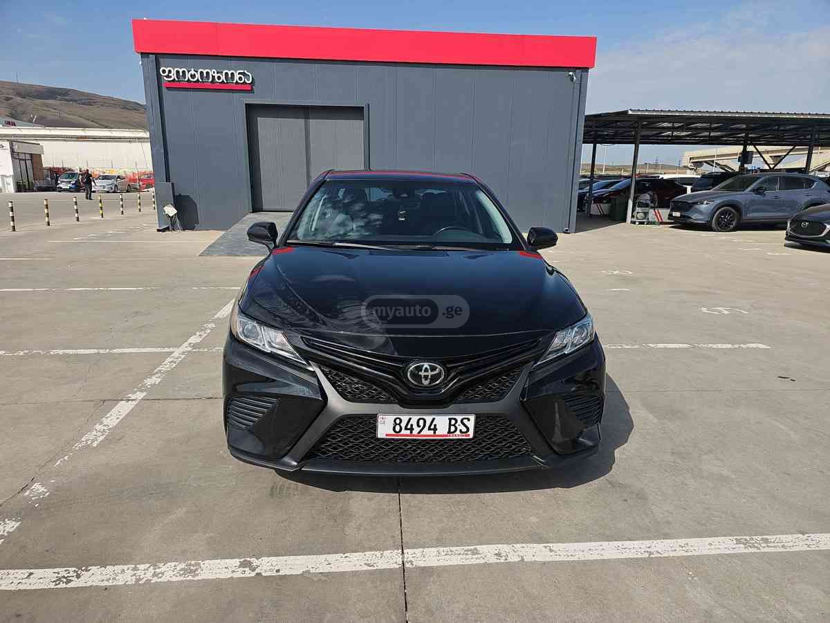 Toyota Camry 2020 — photo 2