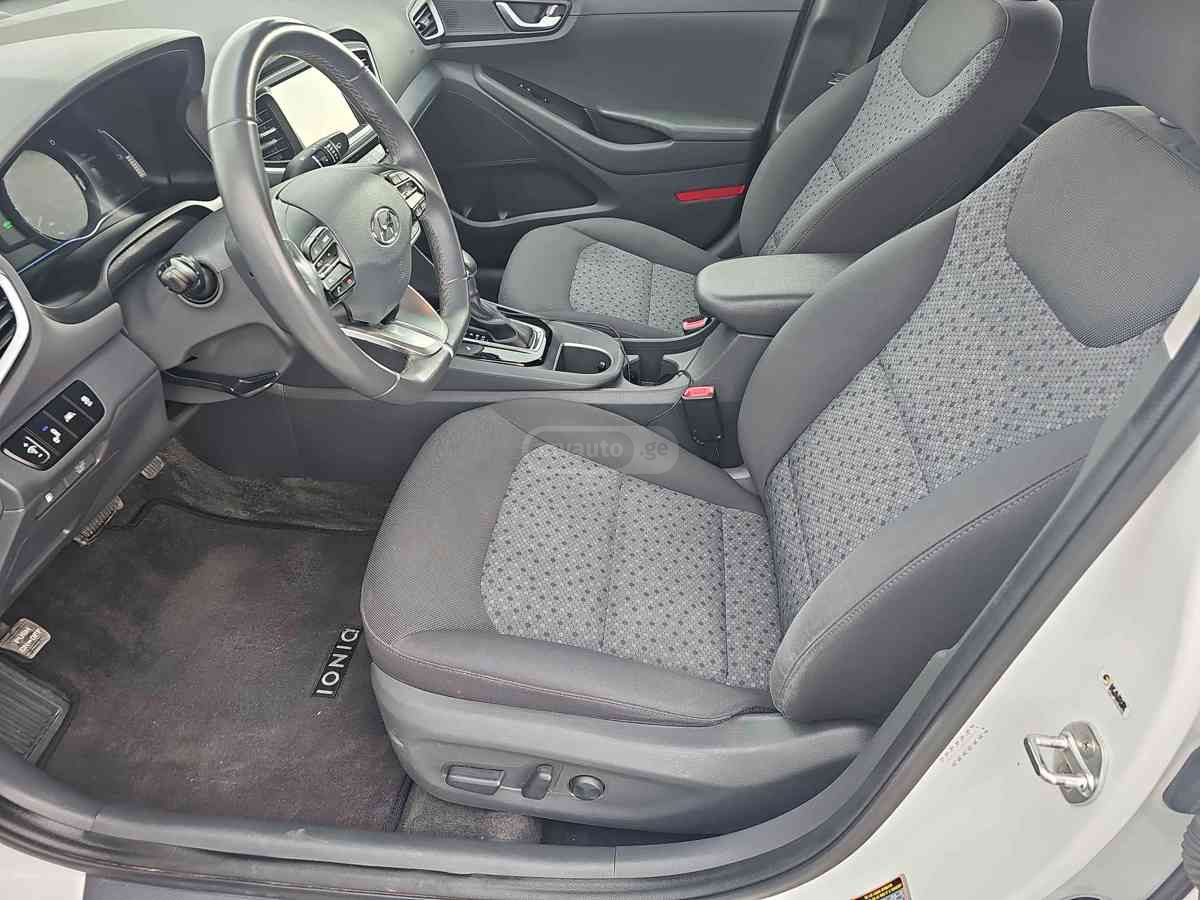 Hyundai Ioniq 2017 — photo 2