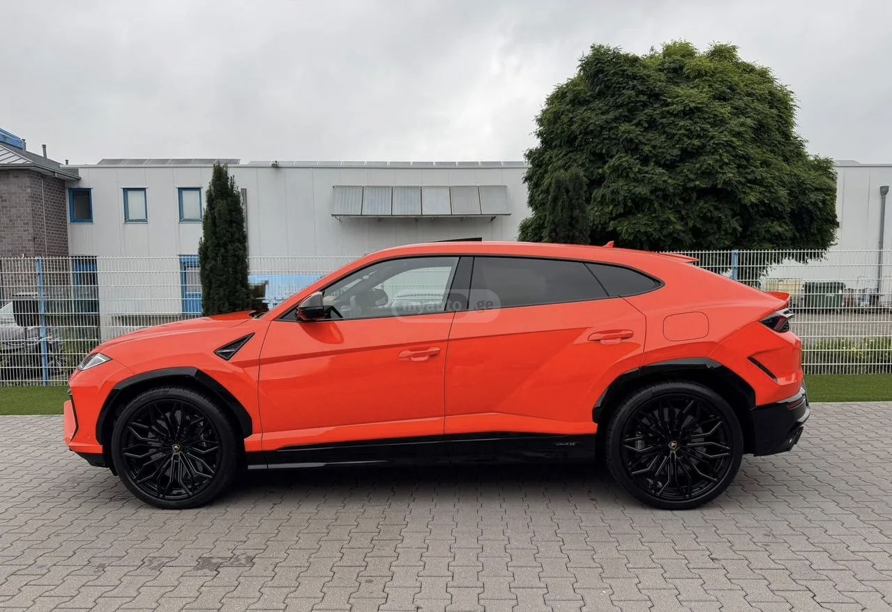 Lamborghini Urus 2024 — photo 2
