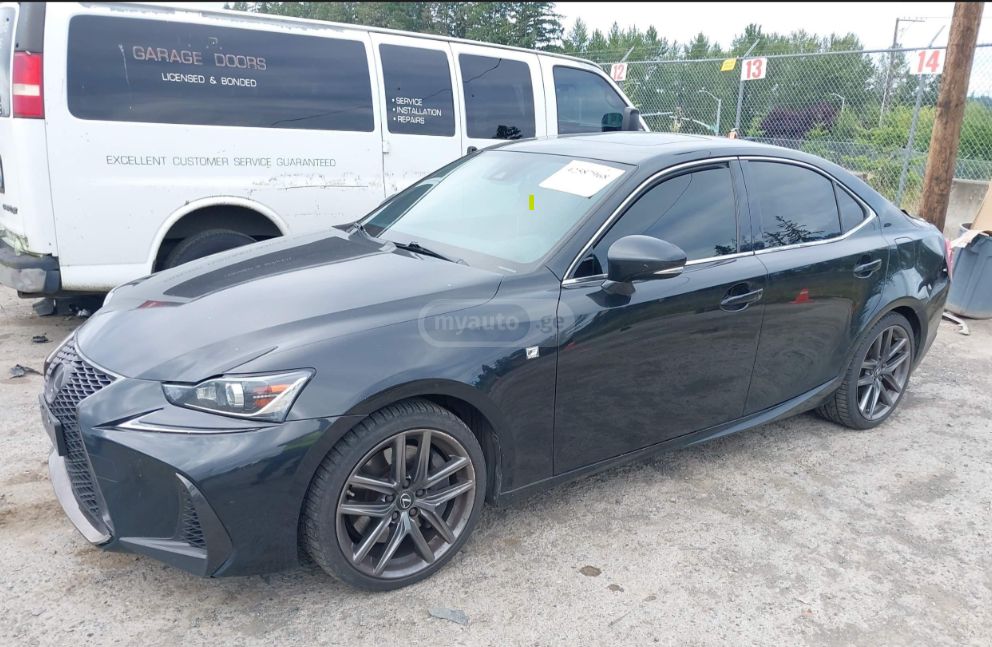 Lexus IS 200 2018 — photo 2