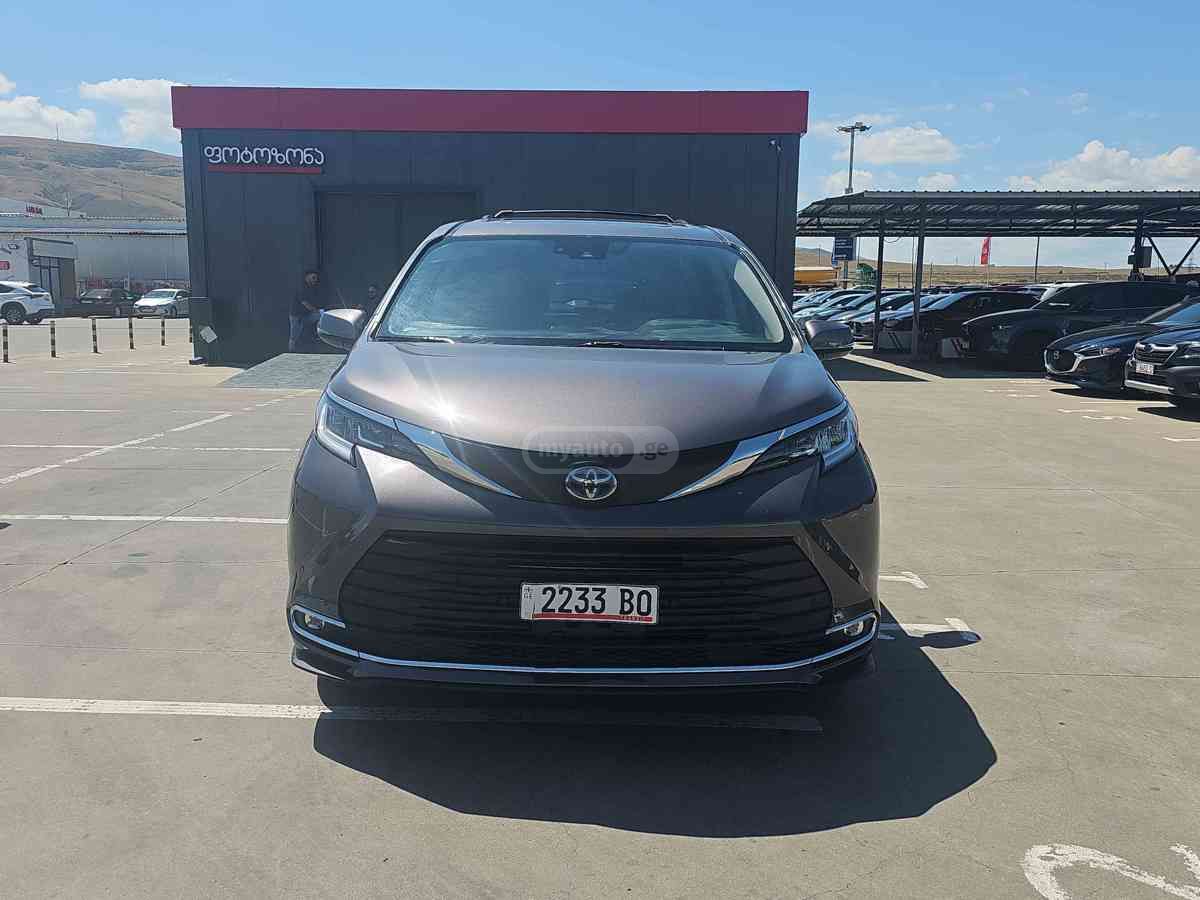 Toyota Sienna 2021 — photo 2