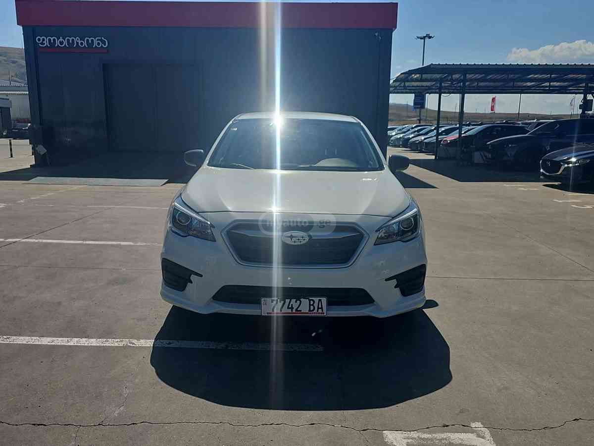 Subaru Legacy 2019 — photo 2