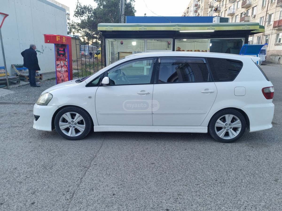 Toyota Ipsum 2004 — photo 2
