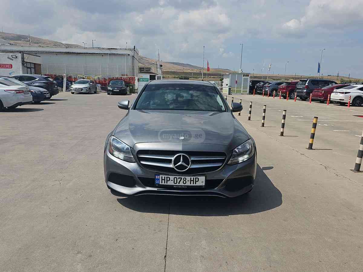 Mercedes-Benz C 300 2017 — photo 2