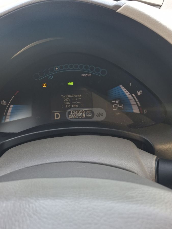 Nissan Leaf 2011 — photo 2
