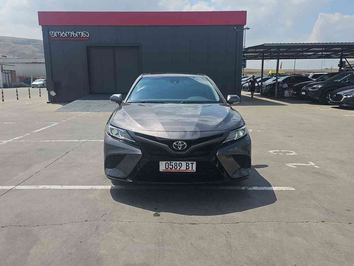 Toyota Camry 2020 — photo 2
