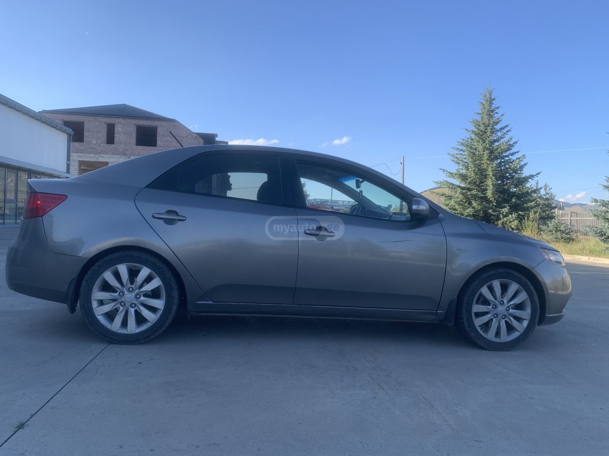 Kia Forte 2010 — photo 2