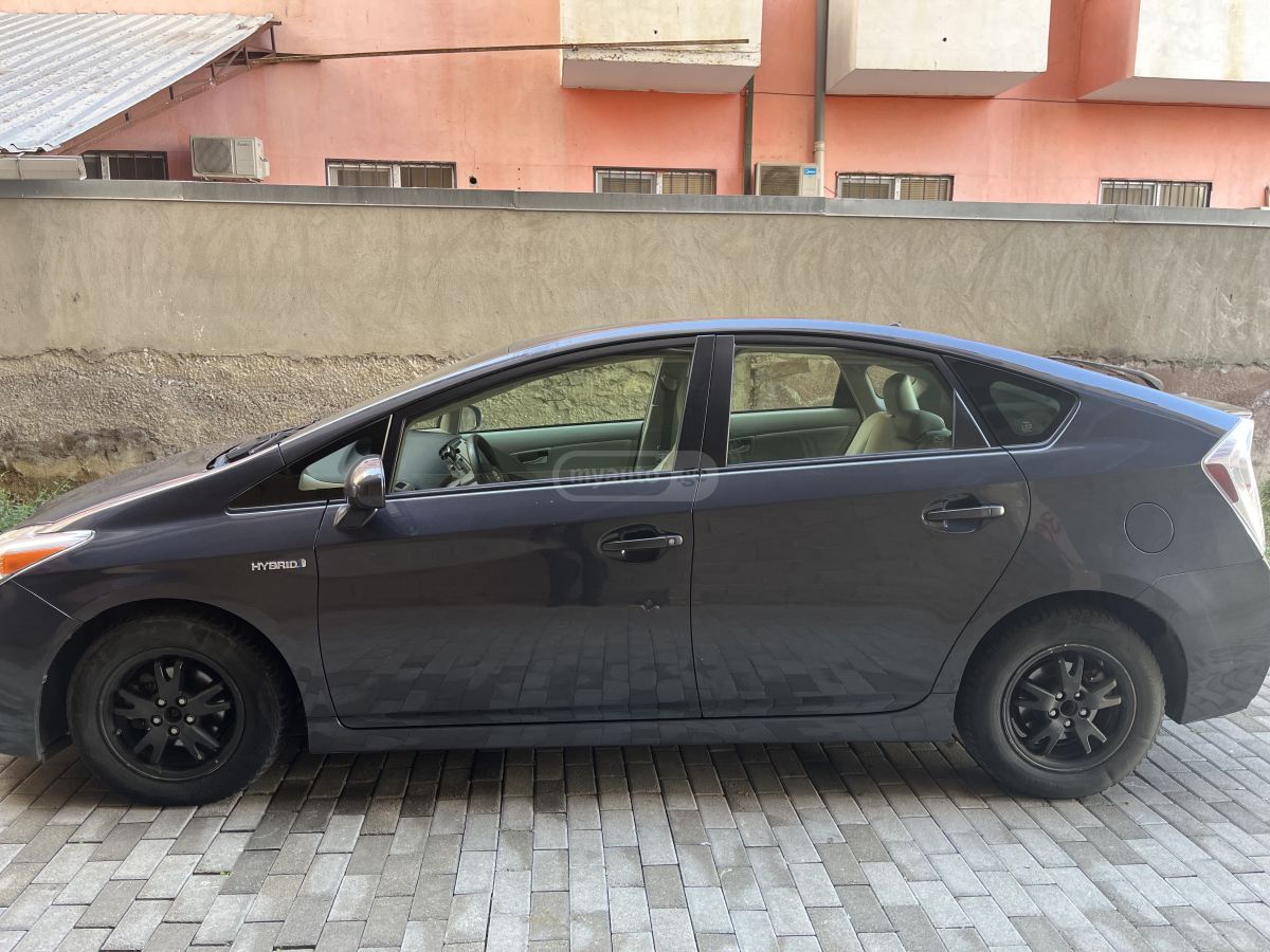 Toyota Prius 2014 — photo 2