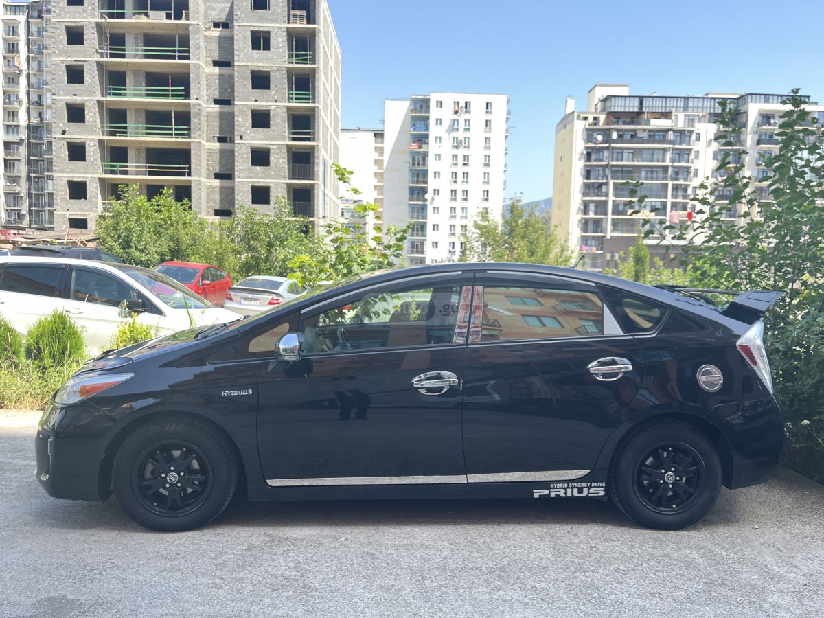 Toyota Prius 2014 — photo 2