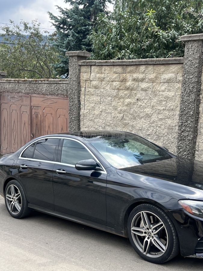Mercedes-Benz E 300 2017 — photo 2