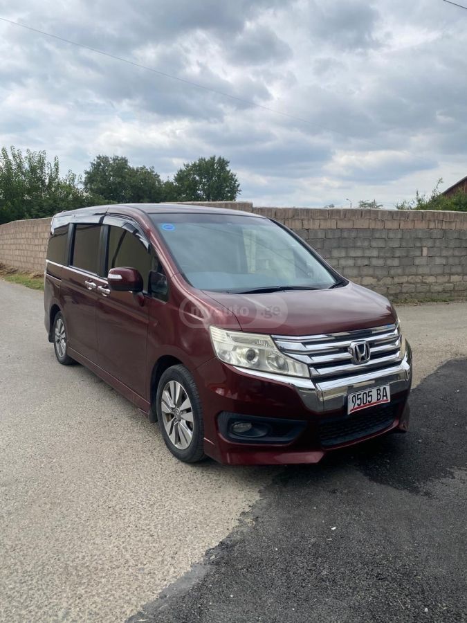 Honda Step Wagon 2014 — photo 2