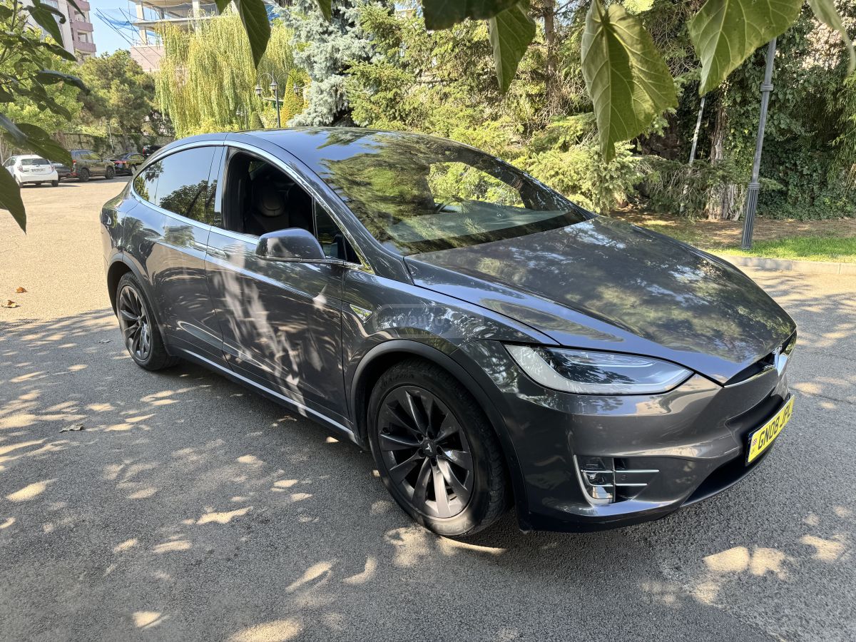 Tesla Model X 2016 — photo 2