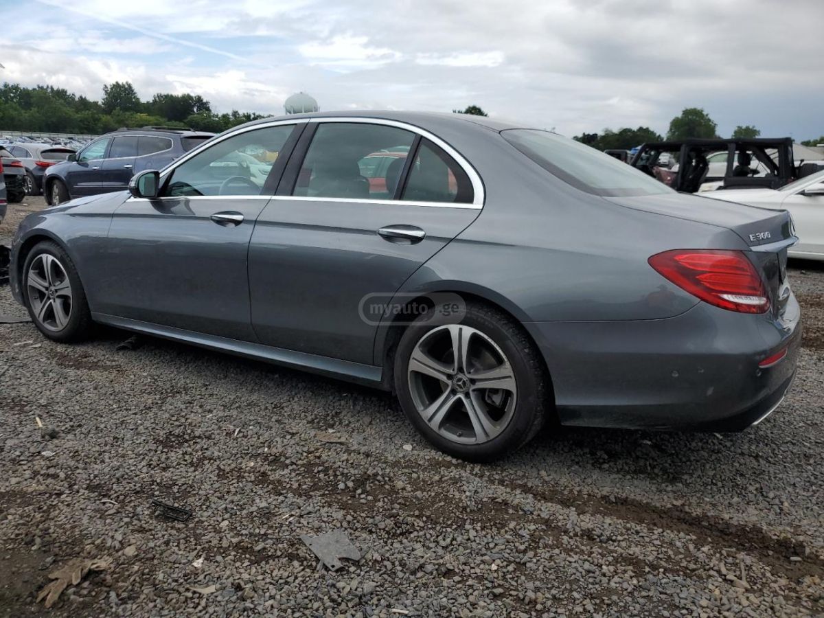 Mercedes-Benz E 300 2019 — photo 2