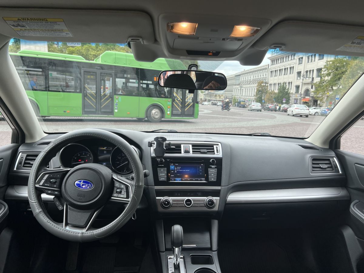 Subaru Outback 2018 — photo 2