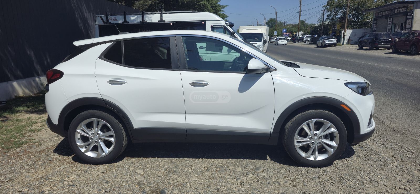 Buick Encore 2021 — photo 2