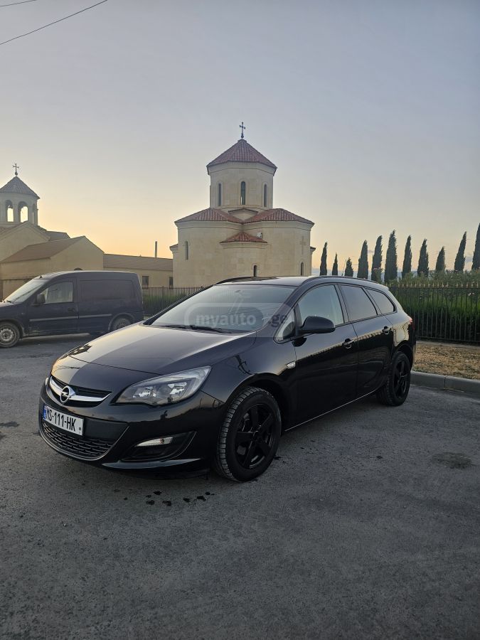 Opel Astra 2013 — photo 2