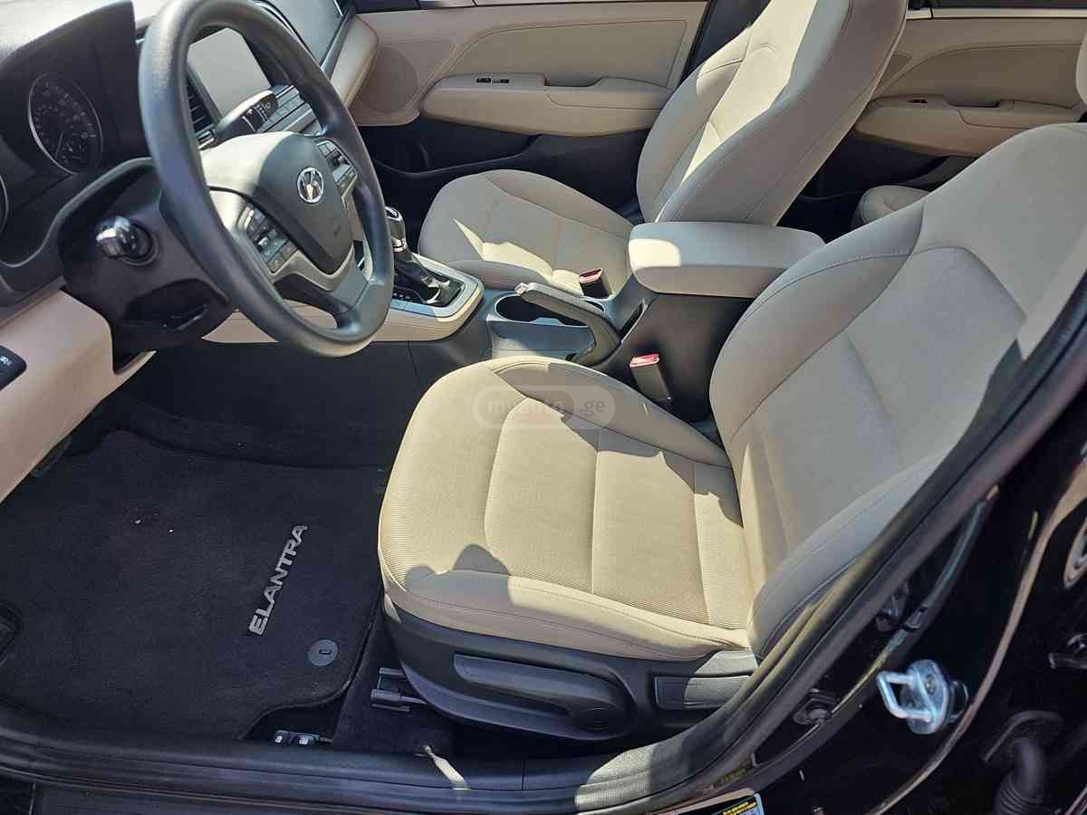 Hyundai Elantra 2017 — photo 2
