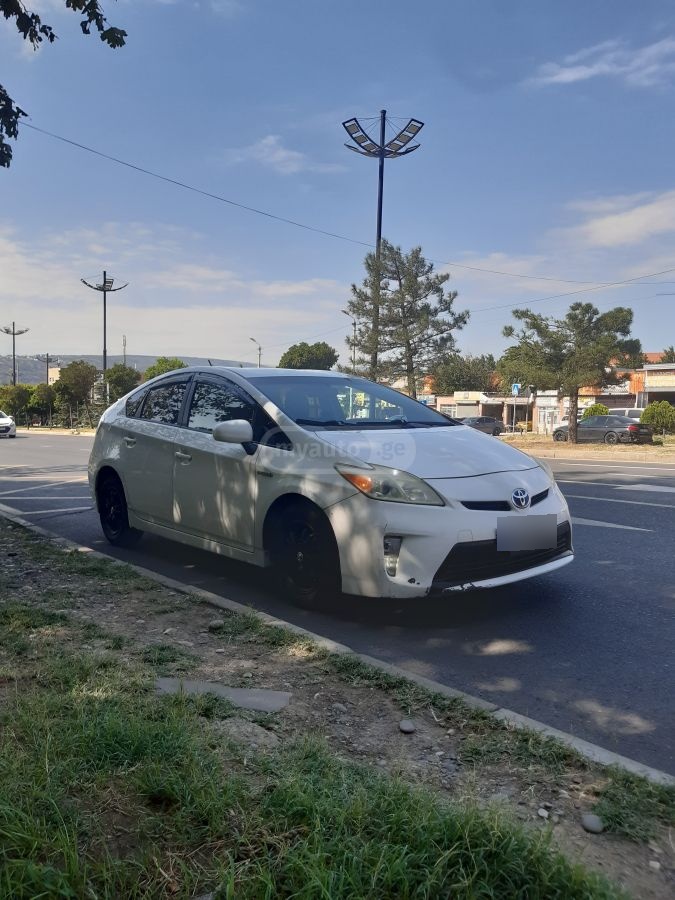 Toyota Prius 2012 — photo 2