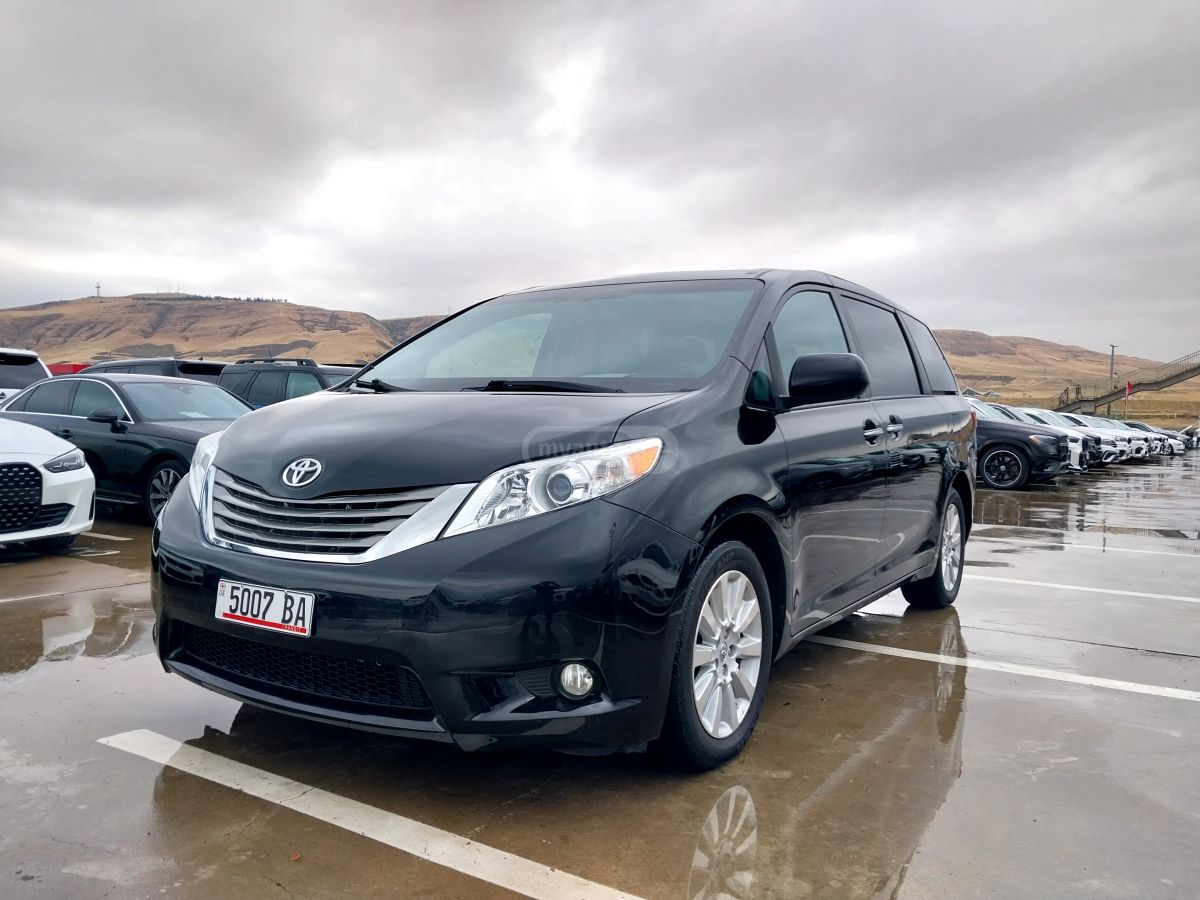 Toyota Sienna 2015 — photo 2
