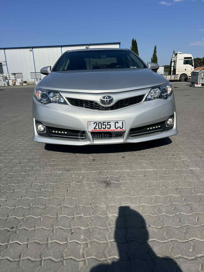 Toyota Camry 2014 — photo 2