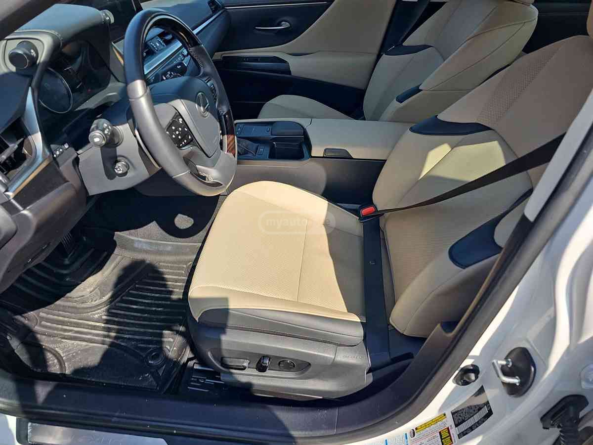 Lexus ES 250 2021 — photo 2