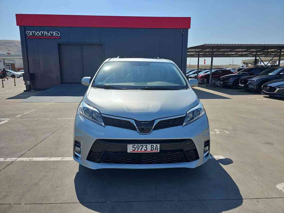 Toyota Sienna 2015 — photo 2