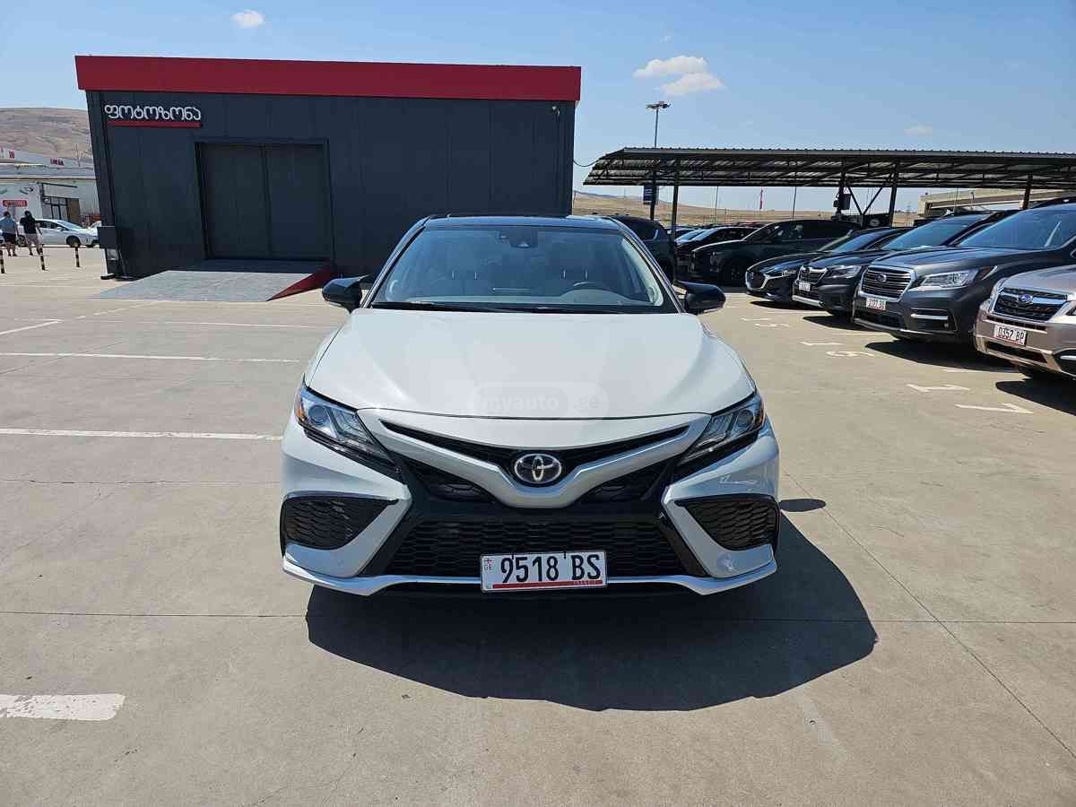 Toyota Camry 2022 — photo 2