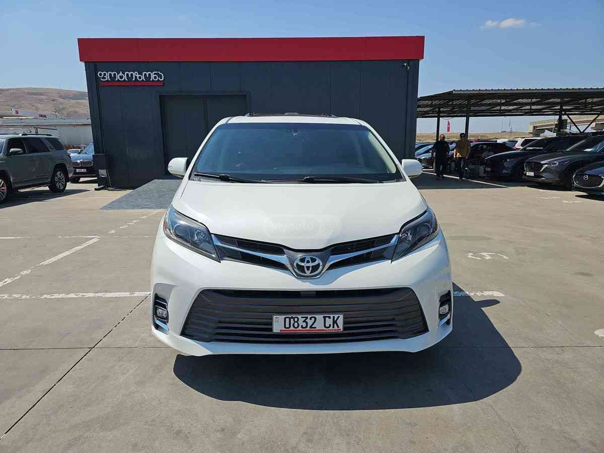 Toyota Sienna 2015 — photo 2