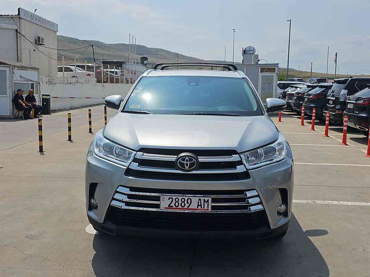 Toyota Highlander 2017 — photo 2