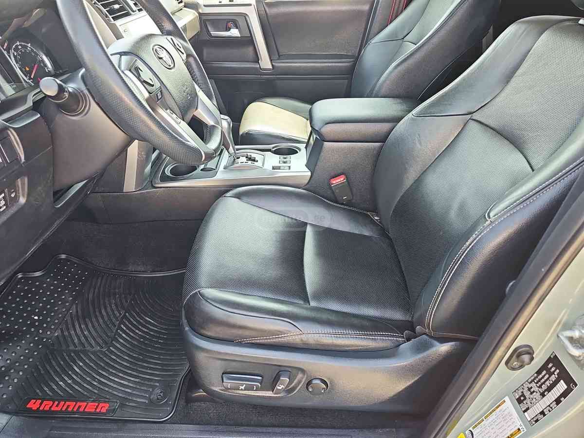 Toyota 4Runner 2022 — photo 2