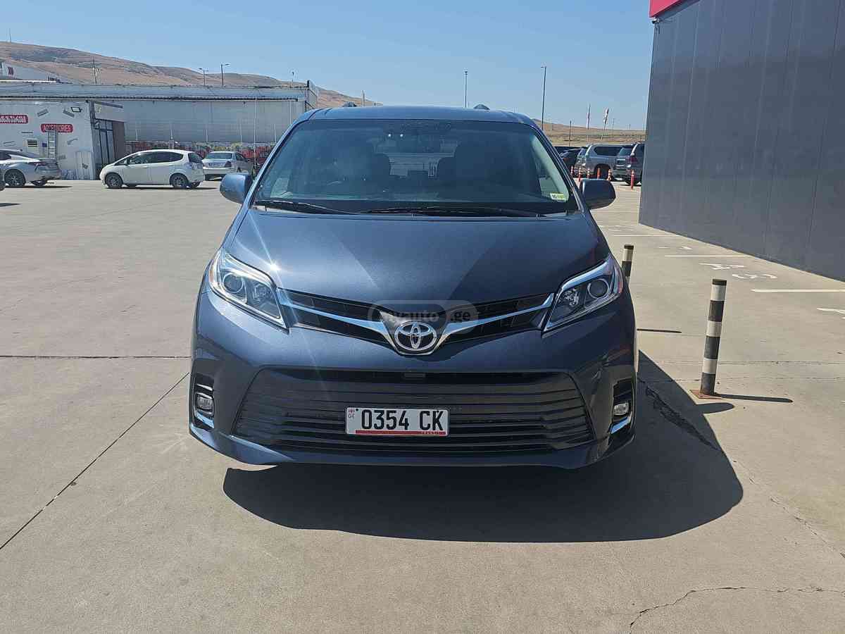 Toyota Sienna 2015 — photo 2