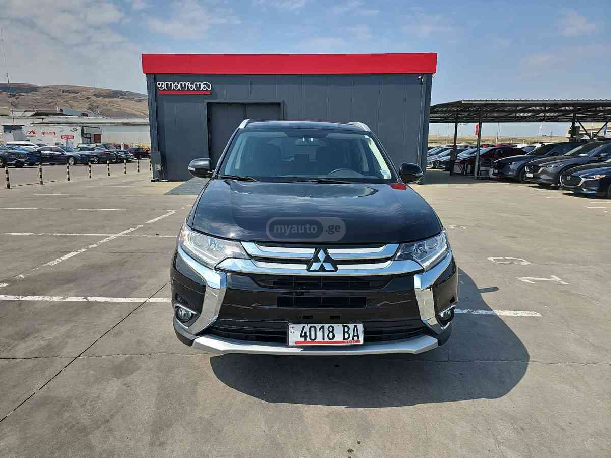 Mitsubishi Outlander 2017 — photo 2