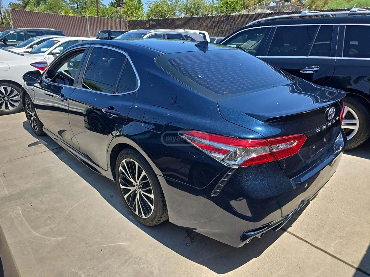 Toyota Camry 2019 — photo 2
