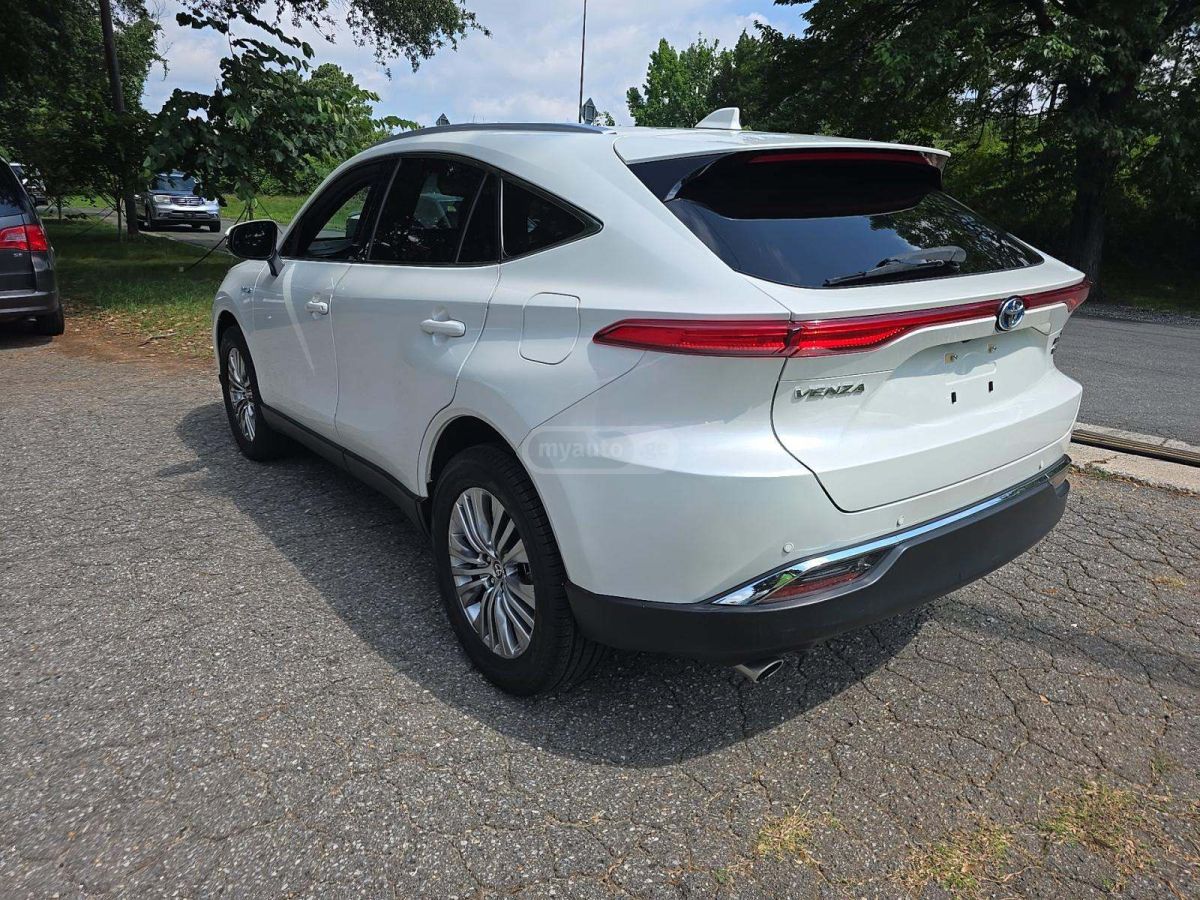 Toyota Venza 2021 — photo 2