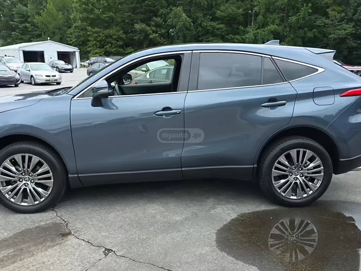 Toyota Venza 2022 — photo 2