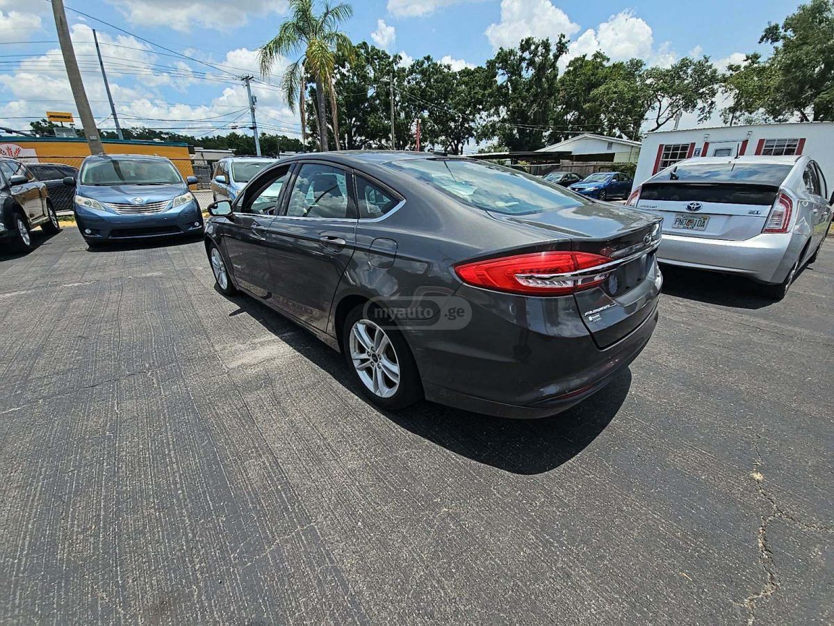 Ford Fusion 2018 — photo 2