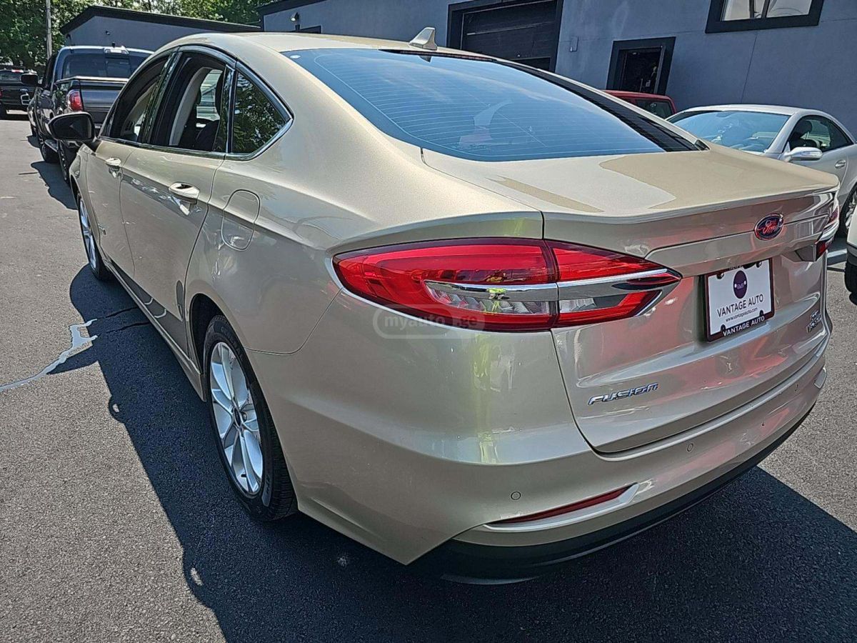 Ford Fusion 2019 — photo 2